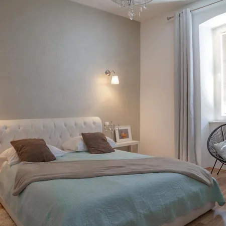 Captain Emo City Apartment
