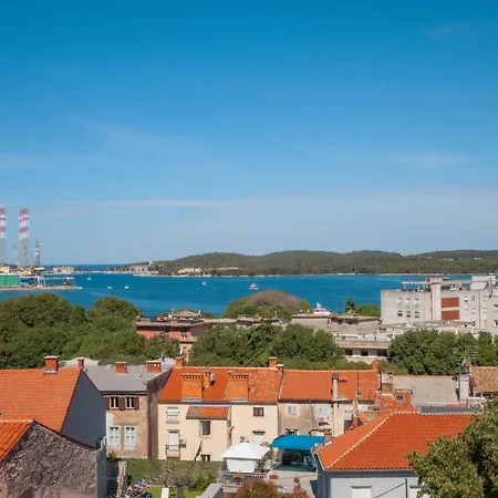 Captain Emo City * Pula
