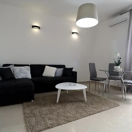 Captain Emo City Apartment