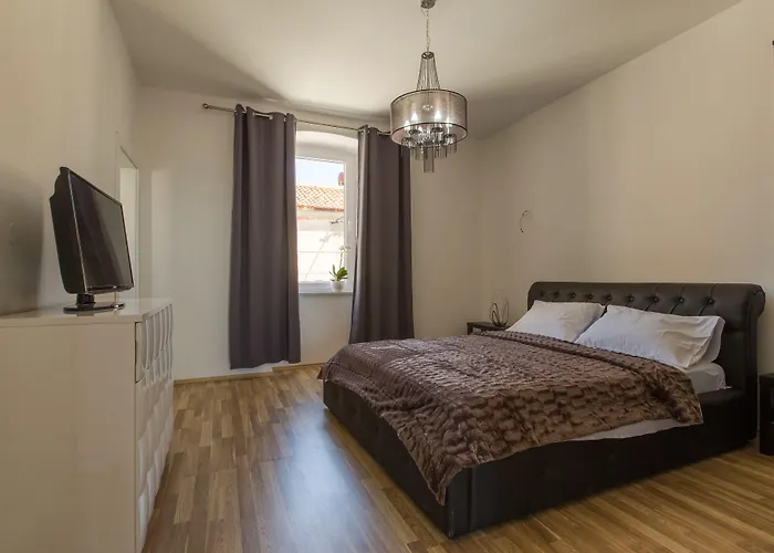 Captain Emo Διαμέρισμα Πούλα