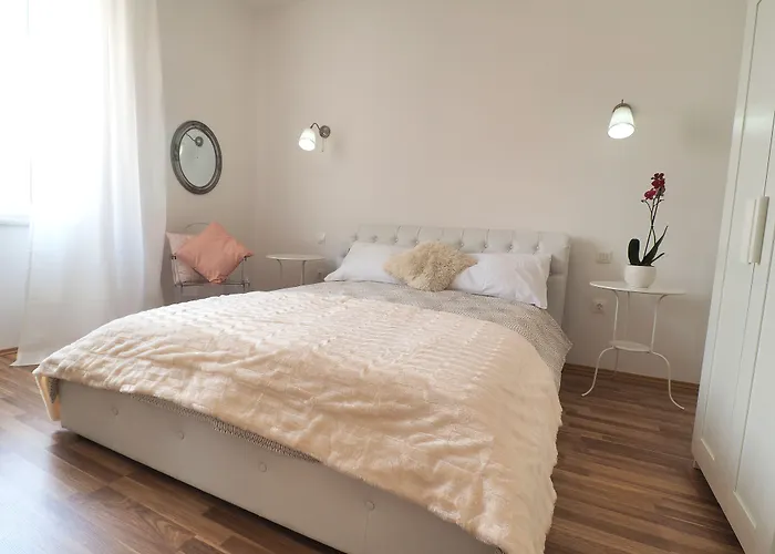 Captain Emo Διαμέρισμα Πούλα