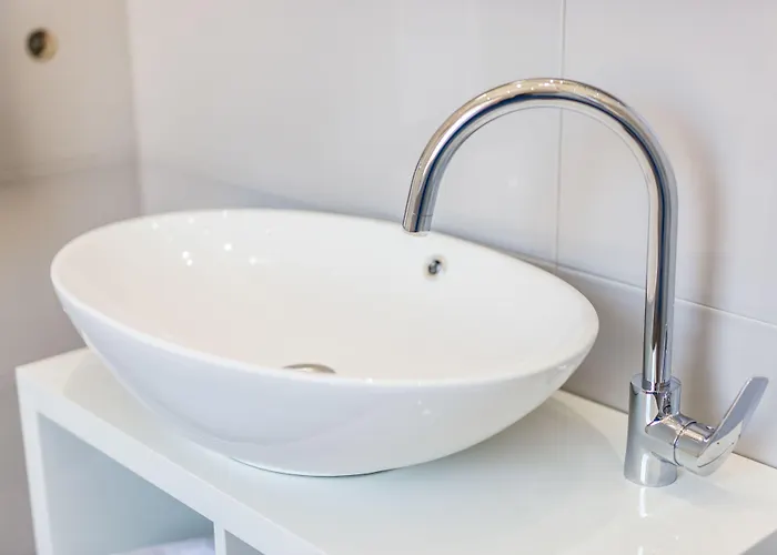 Captain Emo Πούλα