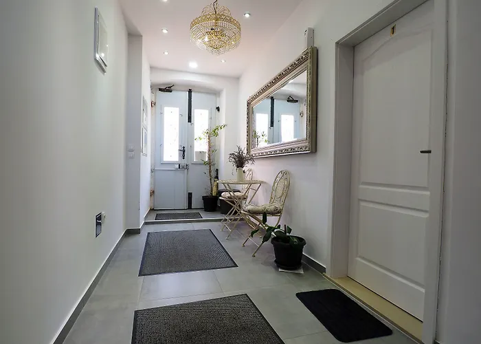 Captain Emo Πούλα