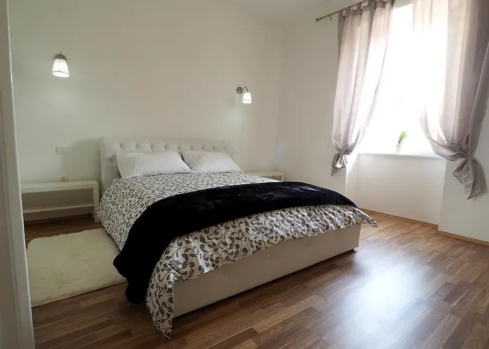 Captain Emo * Πούλα