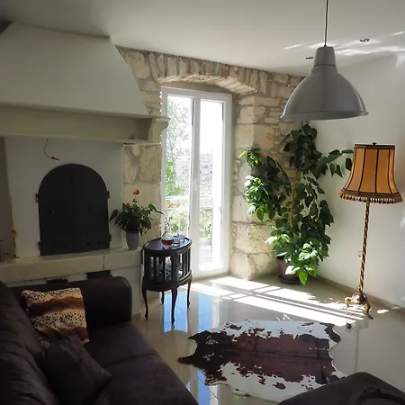 Captain Emo 아파트