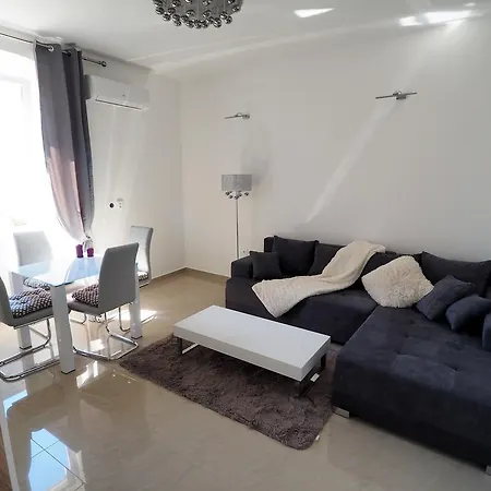 Captain Emo Appartement *