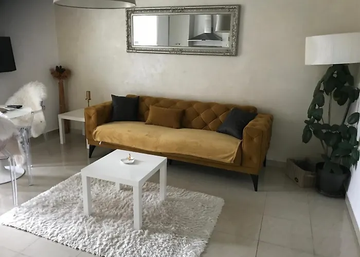 아파트 Captain Emo 풀라