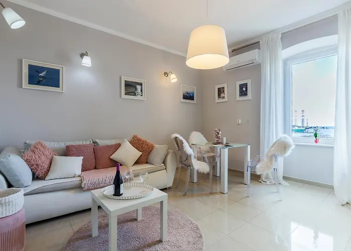 아파트 Captain Emo