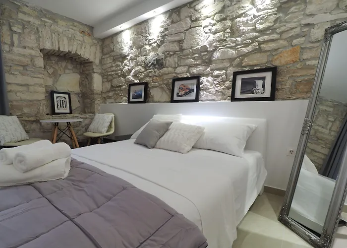 Captain Emo Lejlighed