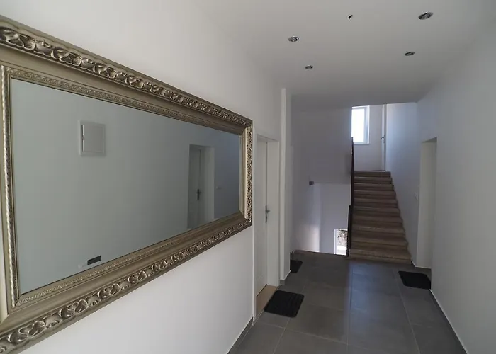 Captain Emo Lejlighed Pula