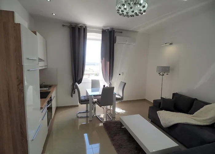 아파트 Captain Emo