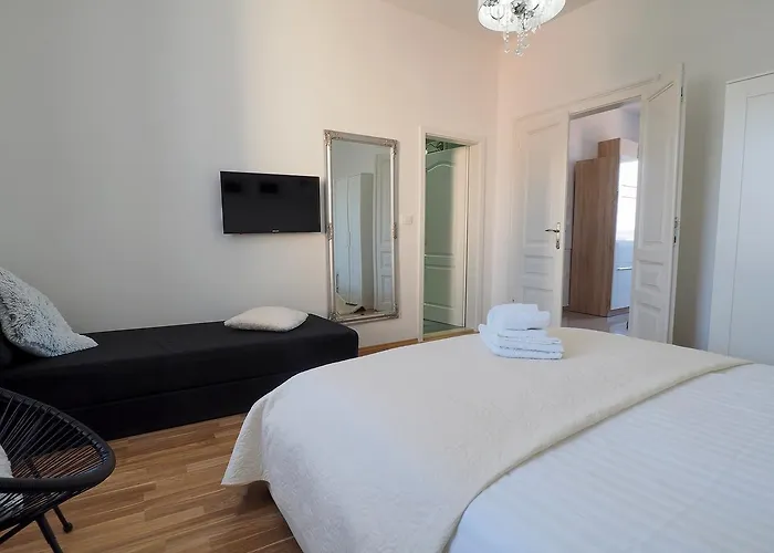 아파트 Captain Emo 풀라