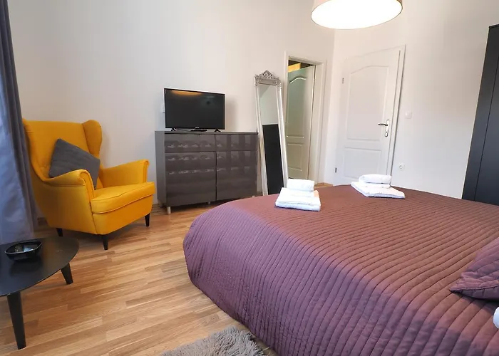 아파트 Captain Emo 풀라